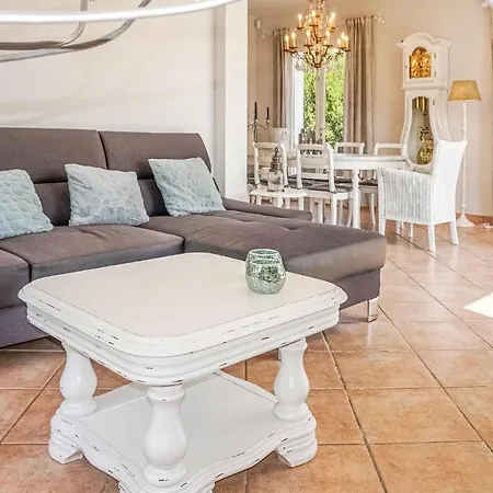 Ferienhaus Awesome In *